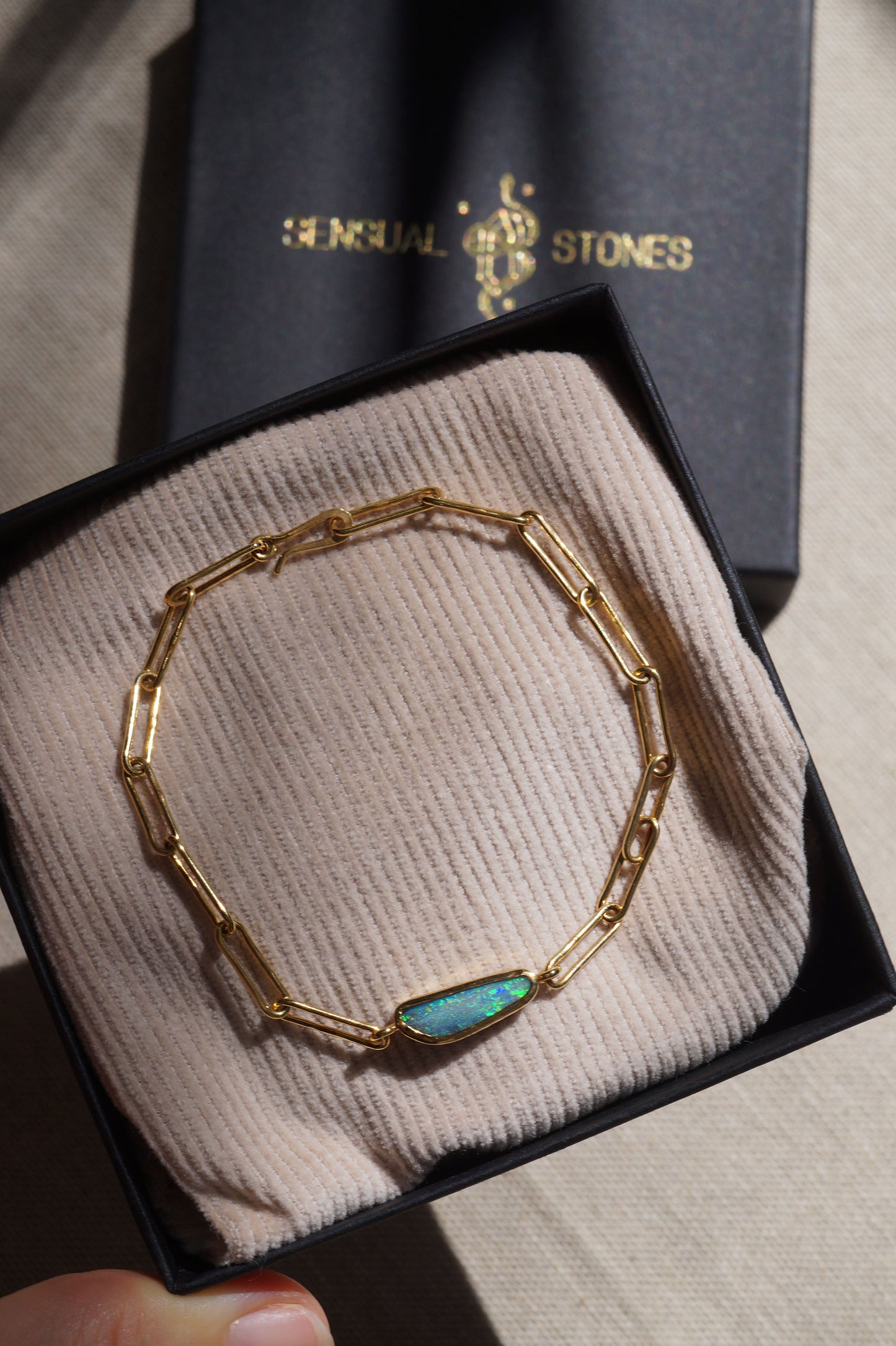 Boulder Opal Paperclip bracelet gold