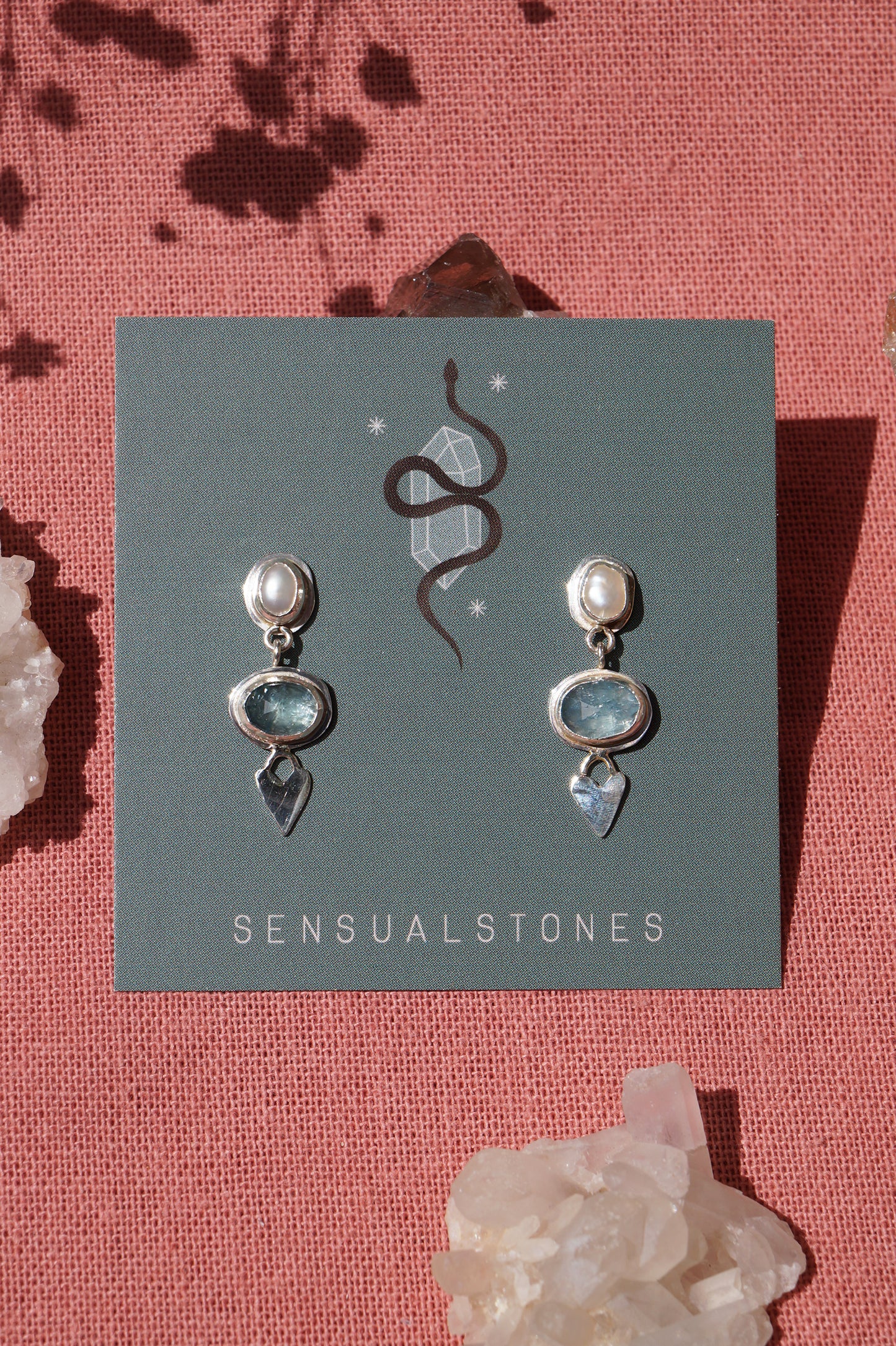 Statement earrings Pearl & Blue Kyanite