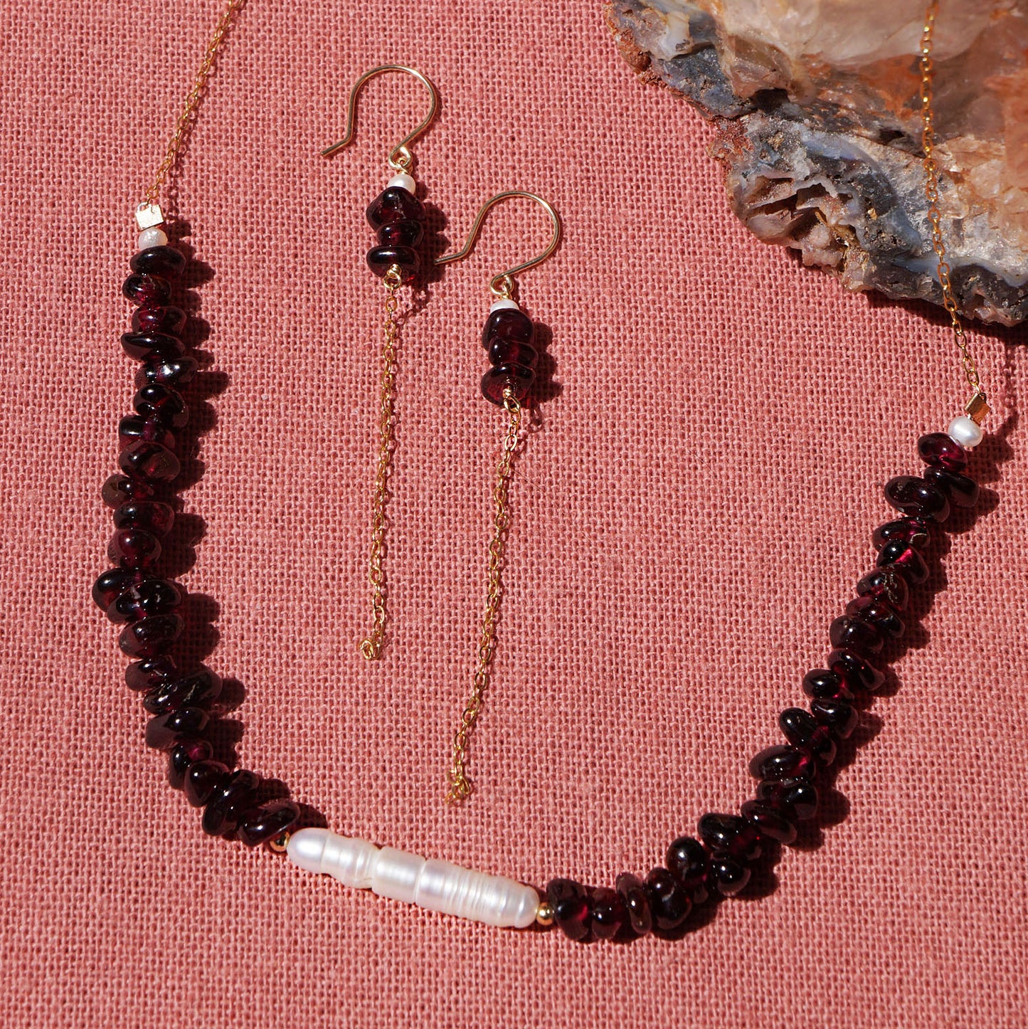 Gaia jewellery set Garnet